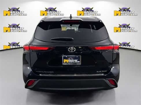 Used 2022 Toyota Highlander XLE image 6
