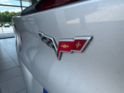 Used 2006 Chevrolet Corvette Coupe w/ Preferred Equipment Group RWD image 11