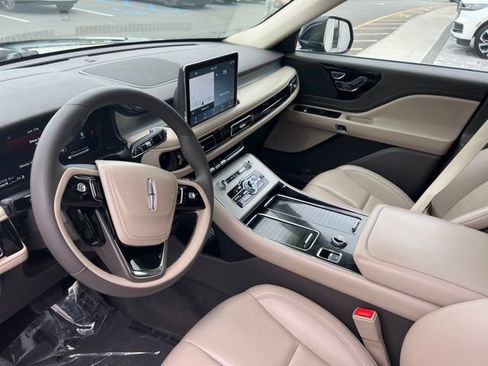 Used 2023 Lincoln Aviator AWD w/ Premium Package image 9