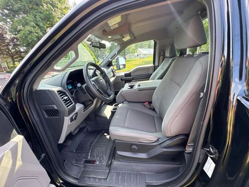 Used 2017 Ford F550 4x4 Regular Cab Super Duty image 11