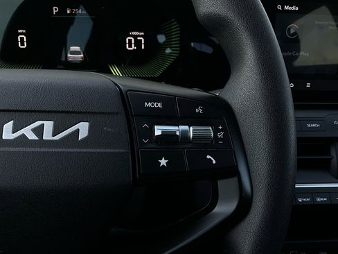 Used 2025 Kia K4 LXS image 35