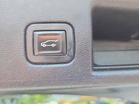 Used 2019 Chevrolet Equinox LT FWD image 20