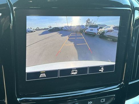 Used 2023 Chevrolet Traverse LT image 14