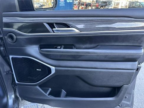 Used 2022 Jeep Wagoneer Series III w/ Premium Group I image 8