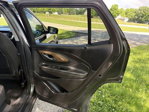 Used 2019 GMC Terrain SLE w/ Infotainment Package I AWD/4WD image 30
