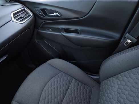 Used 2021 Chevrolet Equinox LT image 12