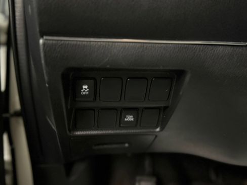Used 2018 Nissan Pathfinder SV AWD/4WD image 27