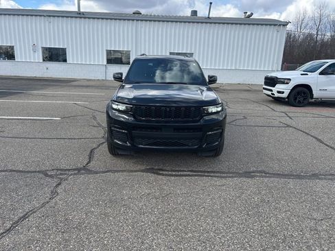 Used 2025 Jeep Grand Cherokee L Limited w/ Luxury Tech Group II AWD/4WD image 4