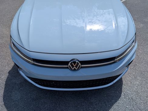 Used 2025 Volkswagen Jetta SE w/ Sunroof Package FWD image 12