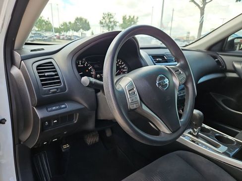 Used 2014 Nissan Altima 2.5 S FWD image 9