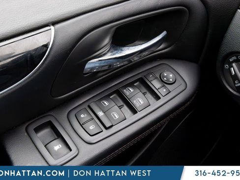 Used 2019 Dodge Grand Caravan SE FWD image 12