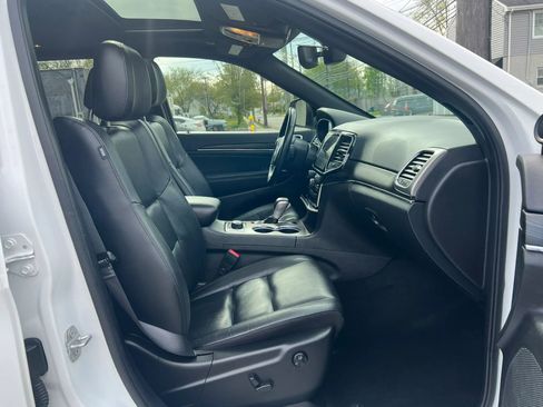 Used 2021 Jeep Grand Cherokee Limited image 32