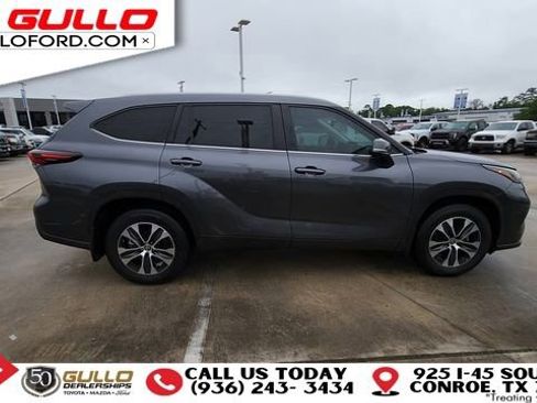 Used 2024 Toyota Highlander XLE AWD/4WD image 9