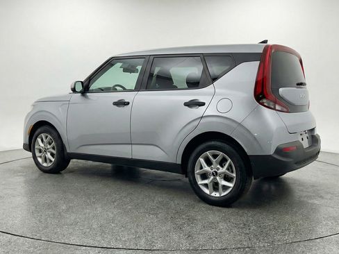 Used 2025 Kia Soul LX w/ LX Technology Package FWD image 6