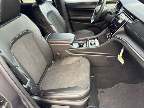 New 2025 Jeep Grand Cherokee Laredo image 41