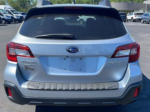 Used 2018 Subaru Outback 2.5i Limited AWD/4WD image 4