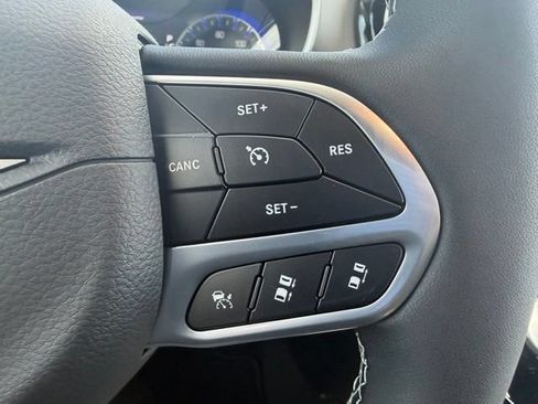 New 2027 Chrysler Pacifica Select FWD image 12