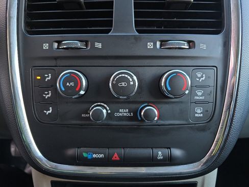 Used 2016 Dodge Grand Caravan SE w/ Quick Order Package 29E SE image 16