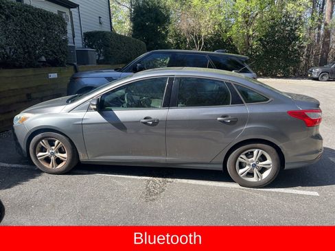 Used 2014 Ford Focus SE image 2
