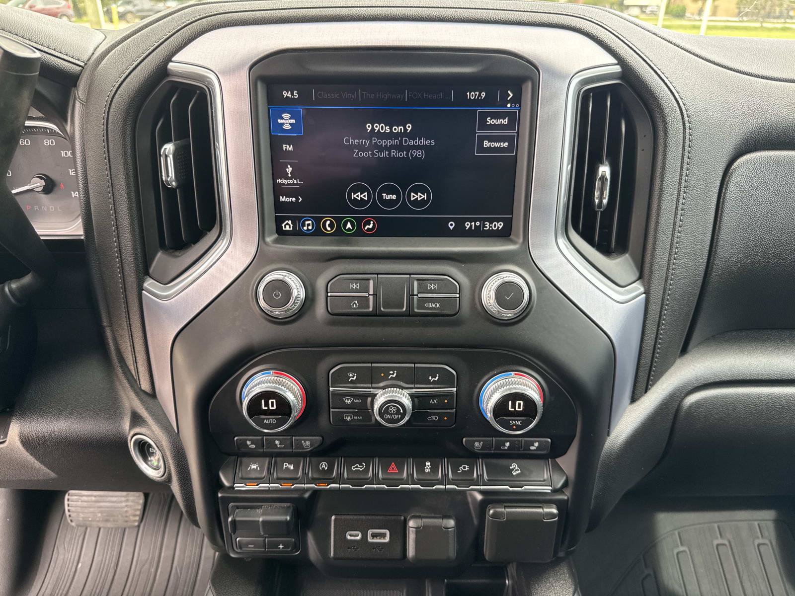 Used 2019 GMC Sierra 1500 SLT w/ SLT Premium Plus Package AWD/4WD image 30