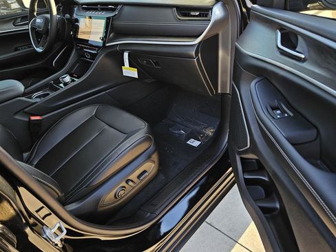 New 2026 Jeep Grand Cherokee Limited RWD image 7
