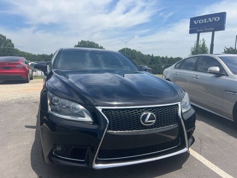 Used 2013 Lexus LS 460 w/ F-Sport Pkg RWD image 6