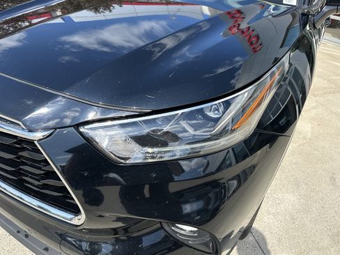 Used 2023 Toyota Highlander Limited image 10