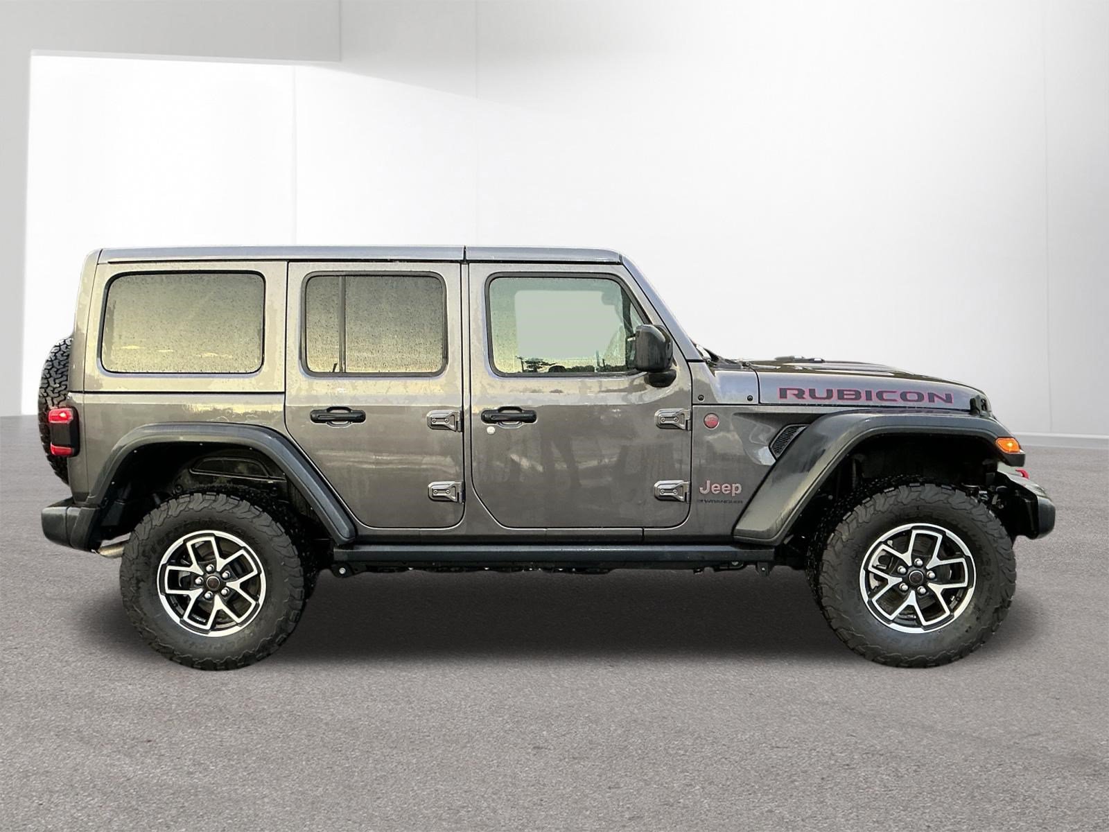 Used 2025 Jeep Wrangler Unlimited Rubicon w/ Convenience Group AWD/4WD image 2