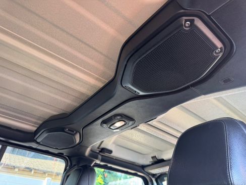 Used 2018 Jeep Wrangler Unlimited Sahara w/ Safety Group AWD/4WD image 38