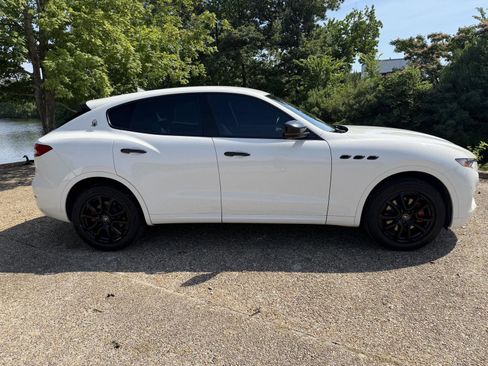 Used 2019 Maserati Levante AWD/4WD image 2
