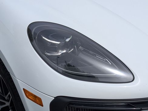 Used 2022 Porsche Macan S AWD/4WD image 10