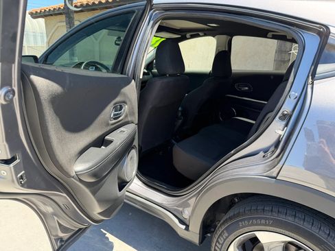 Used 2018 Honda HR-V EX image 10