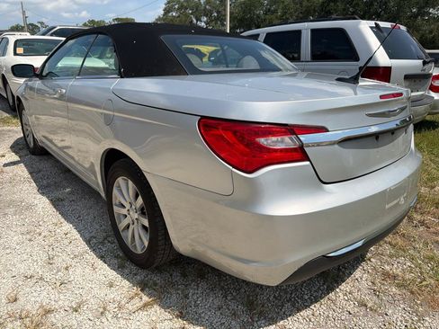 Used 2011 Chrysler 200 Touring FWD image 5