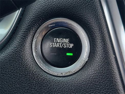 Used 2022 Chevrolet Traverse LT image 14