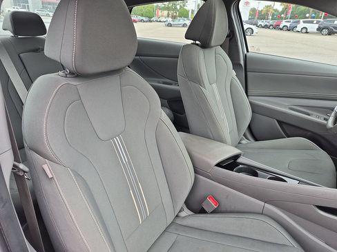 Used 2025 Hyundai Elantra SEL FWD image 35