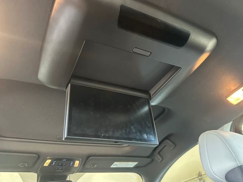 Used 2022 Toyota Sienna XSE w/ XSE Plus Package FWD image 16