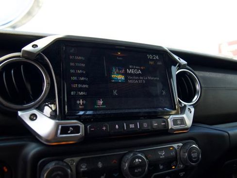 Used 2019 Jeep Wrangler Unlimited Sahara AWD/4WD image 19