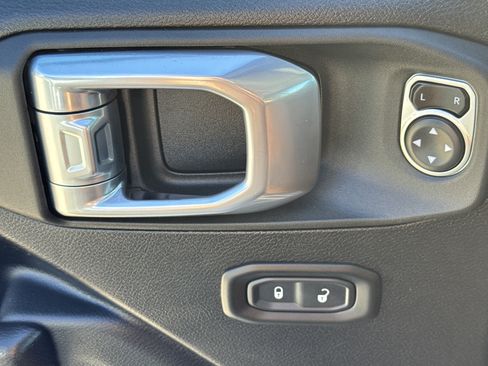 Used 2021 Jeep Gladiator Sport image 26