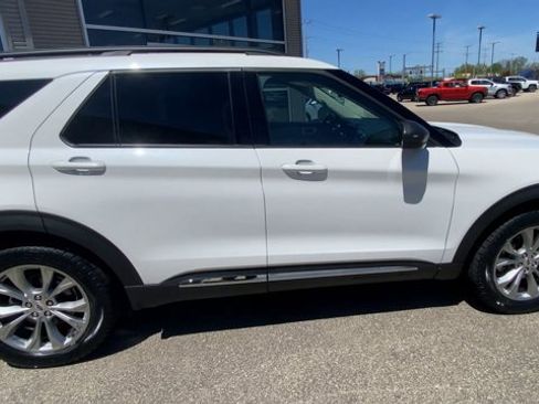Certified 2023 Ford Explorer XLT w/ Equipment Group 202A AWD/4WD image 4