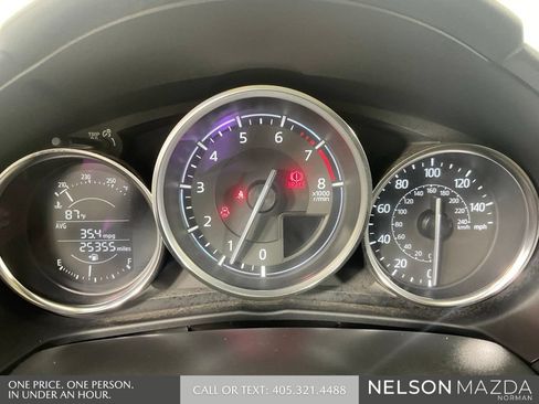 Used 2018 MAZDA MX-5 Miata Club RWD image 38