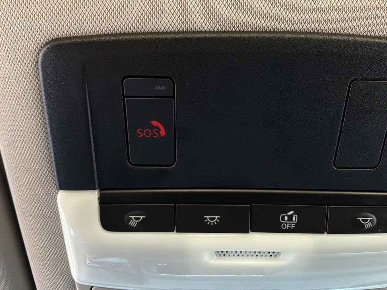 Used 2025 Nissan Rogue SV FWD image 18