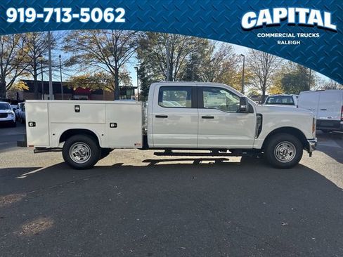 New 2026 Ford F250 XL w/ XL Chrome Package image 9