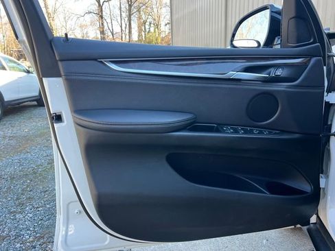 Used 2018 BMW X5 xDrive40e image 10