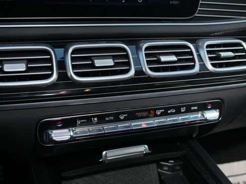 Used 2024 Mercedes-Benz GLS 450 4MATIC image 17