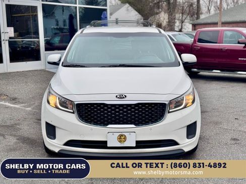 Used 2016 Kia Sedona LX w/ LX Essentials Premium Package FWD image 2