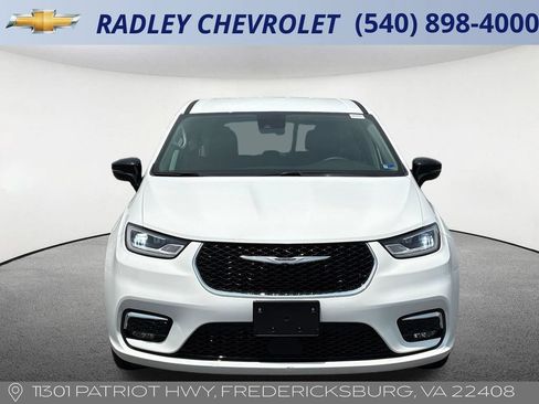 Used 2024 Chrysler Pacifica Touring-L FWD image 22
