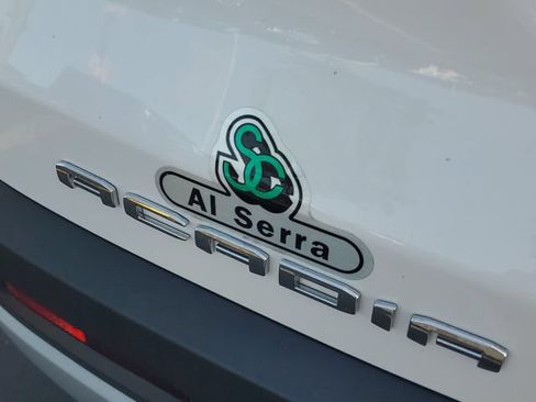 Certified 2023 GMC Acadia SLT AWD/4WD image 7
