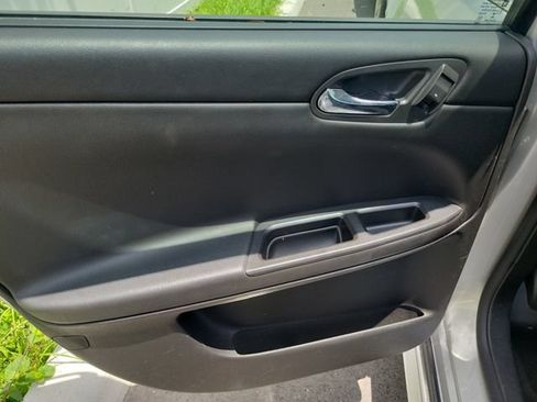 Used 2013 Chevrolet Impala LTZ FWD image 8