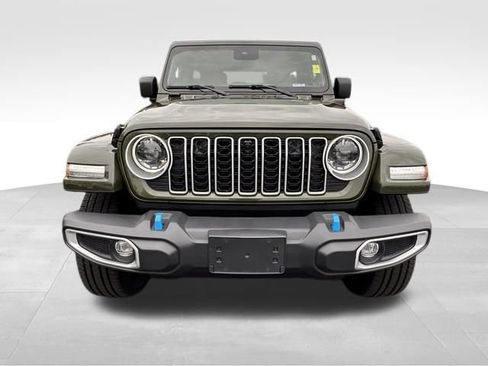 Used 2024 Jeep Wrangler Unlimited Sahara w/ Technology Group AWD/4WD image 12