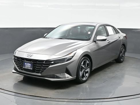 Certified 2023 Hyundai Elantra Limited w/ Preferred Accessory Package image 2